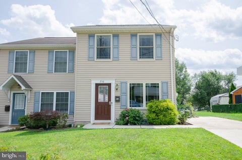 Townhouse For Sale - 250 H Street<br/> CARLISLE, PA 17013