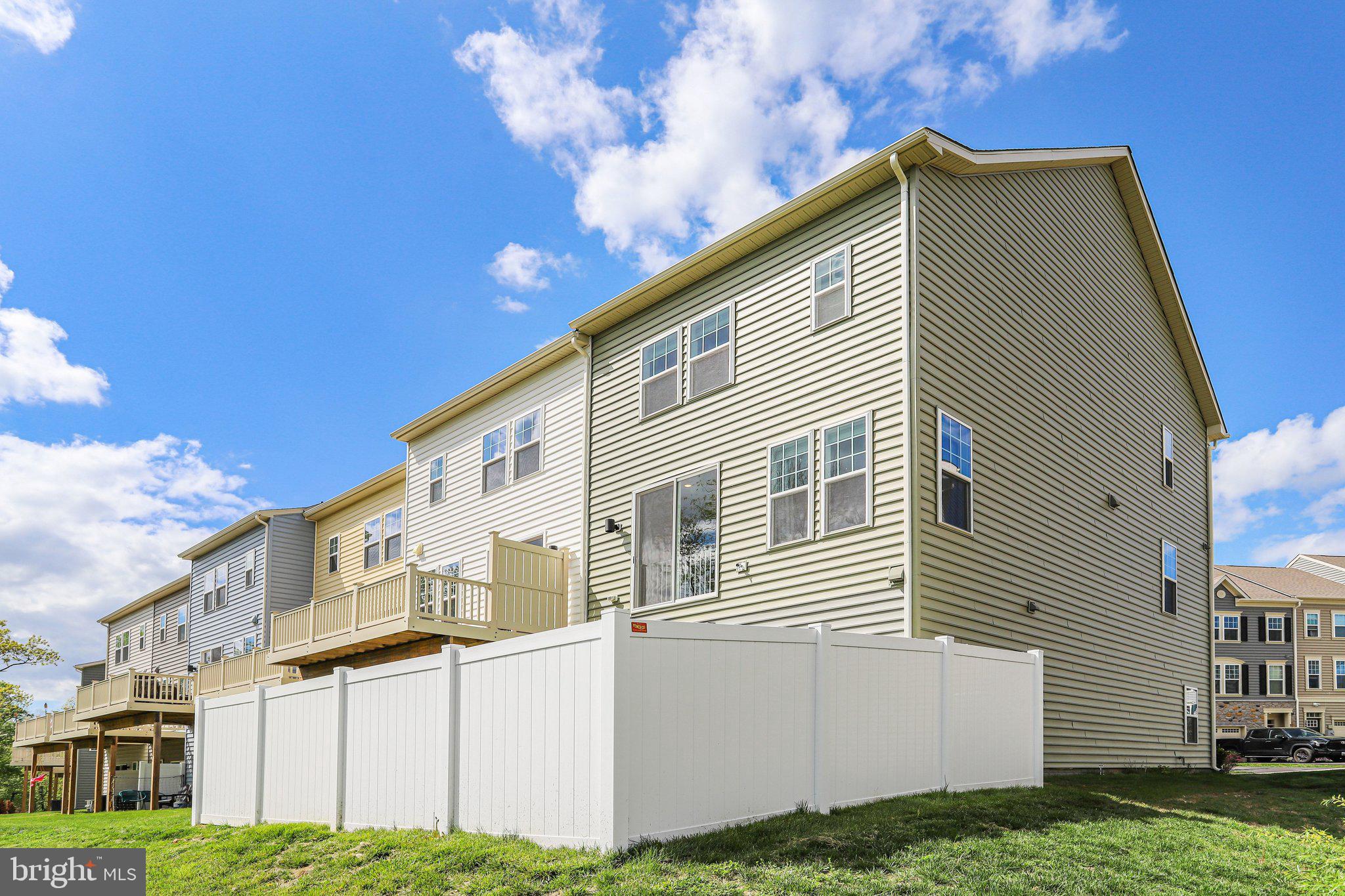 DAMASCUS VILLAGE - Residential