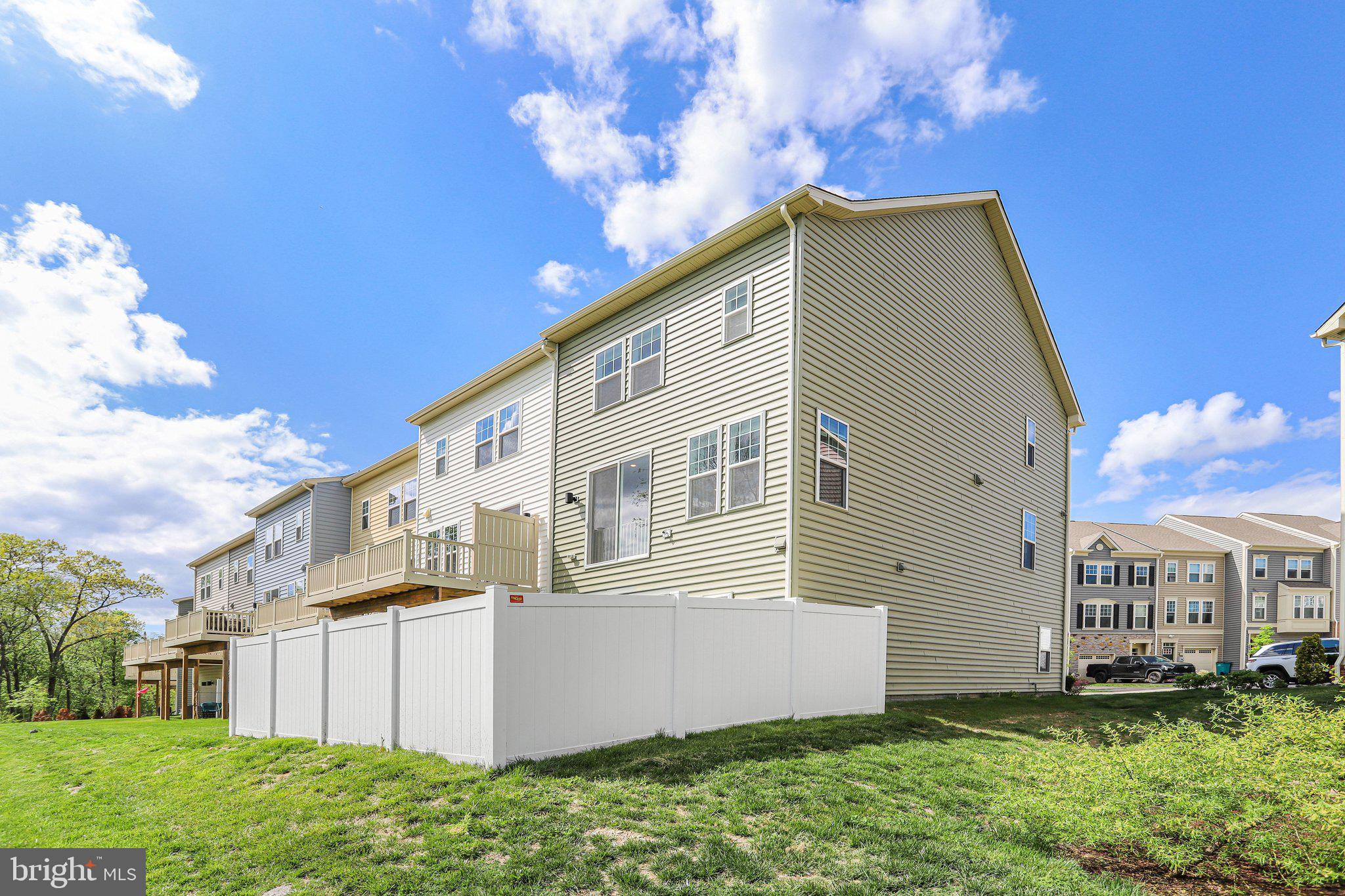 DAMASCUS VILLAGE - Residential