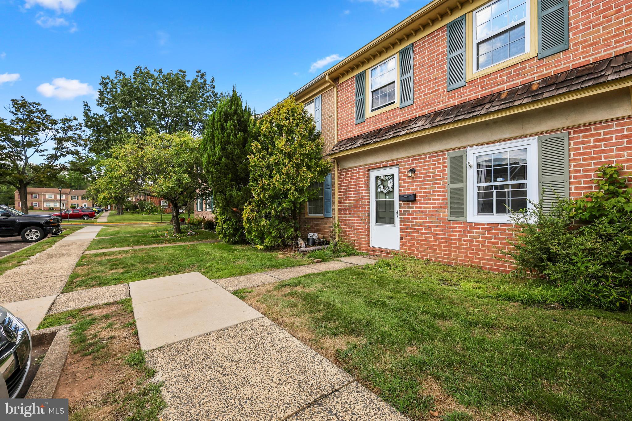 STONEGATE VILLAGE - Residential