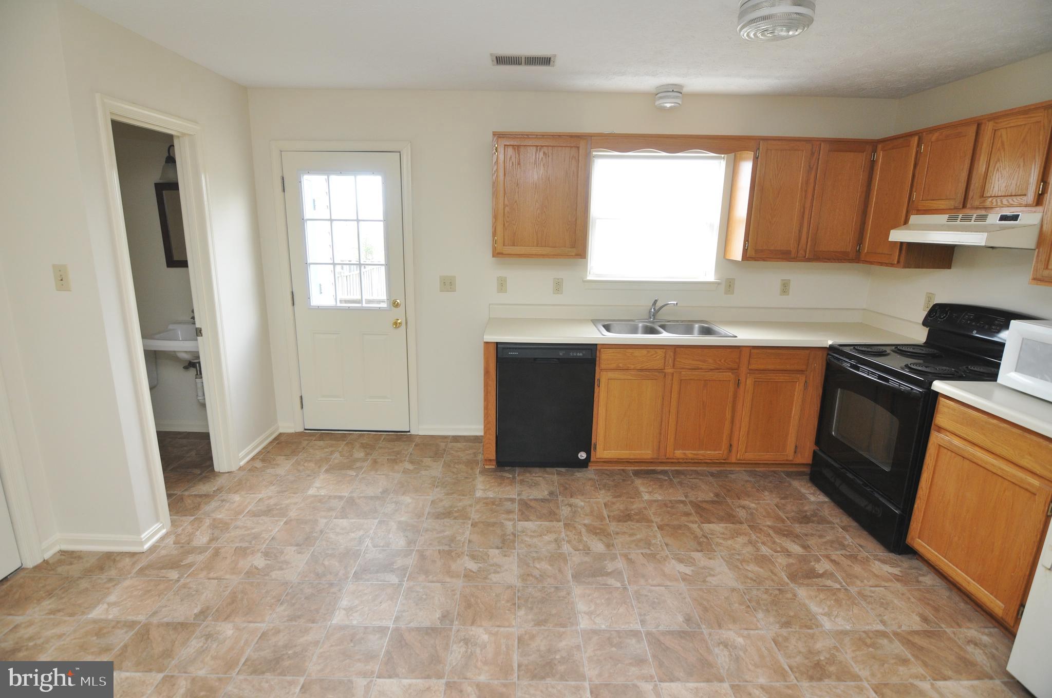 HUNTINGTON MEADOWS - Residential Lease