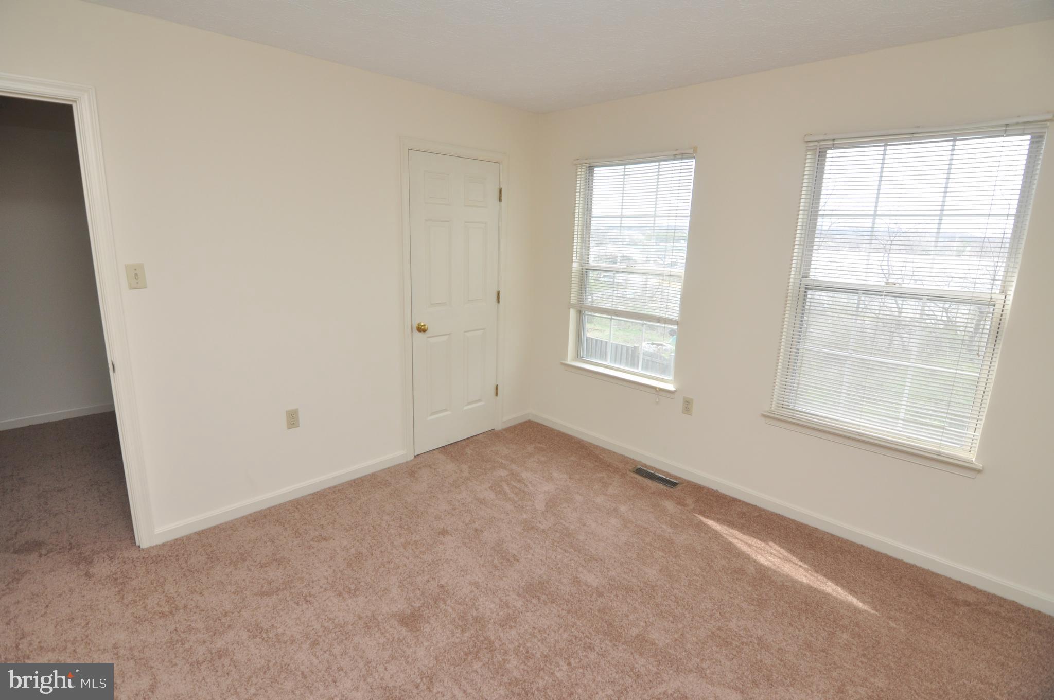 HUNTINGTON MEADOWS - Residential Lease