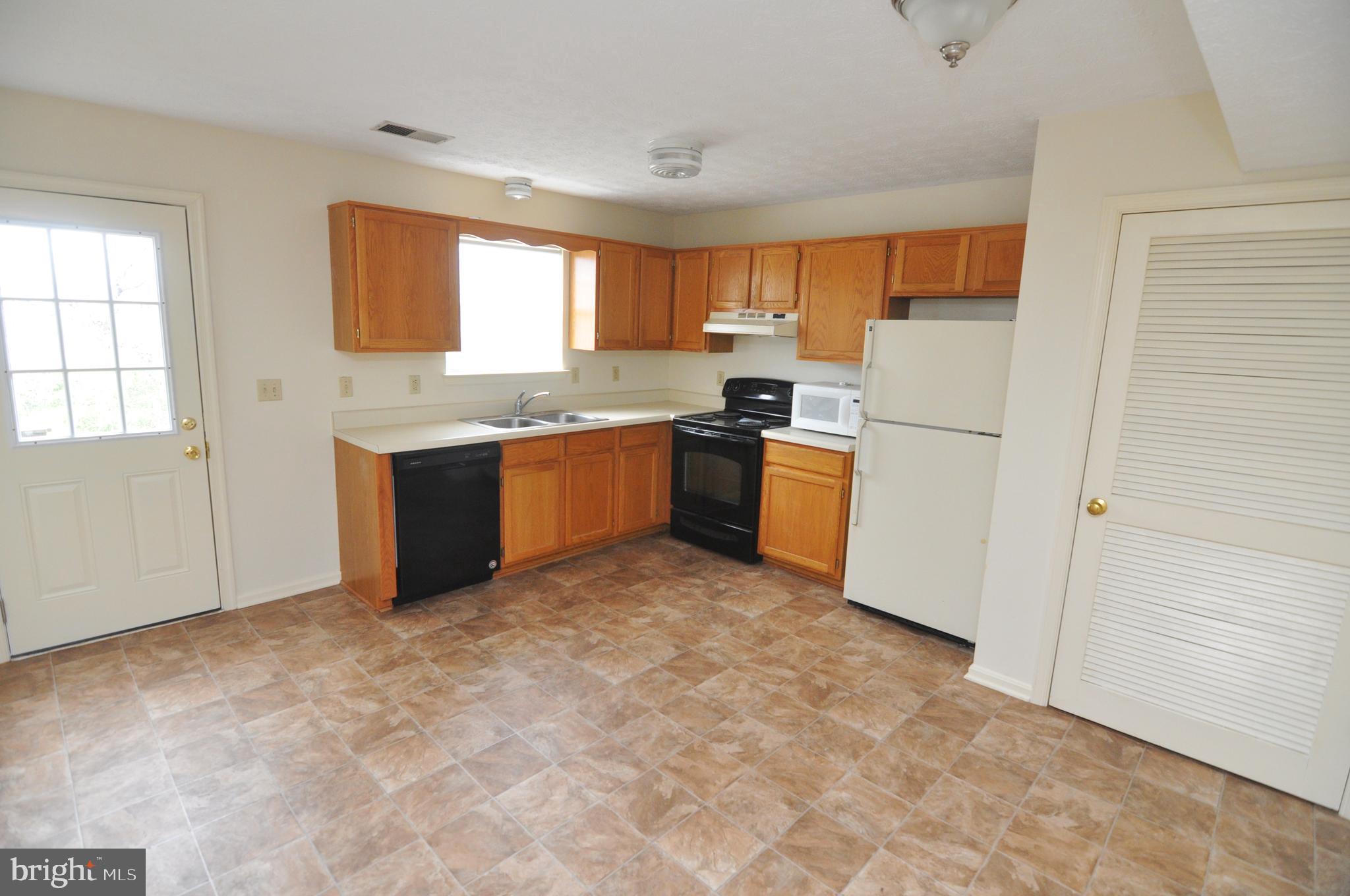 HUNTINGTON MEADOWS - Residential Lease