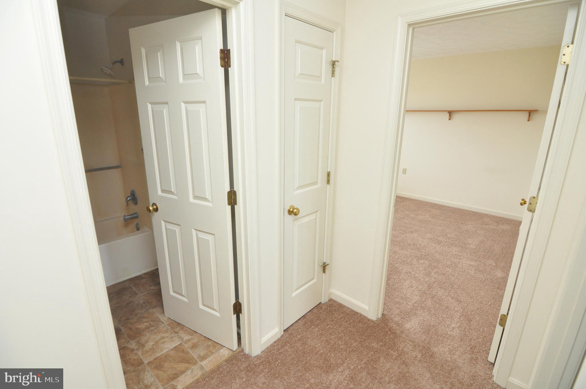 HUNTINGTON MEADOWS - Residential Lease