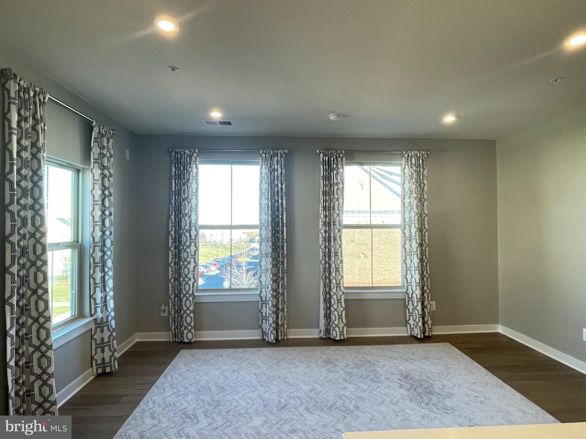 ARCOLA TOWN CENTER CONDO - Residential Lease