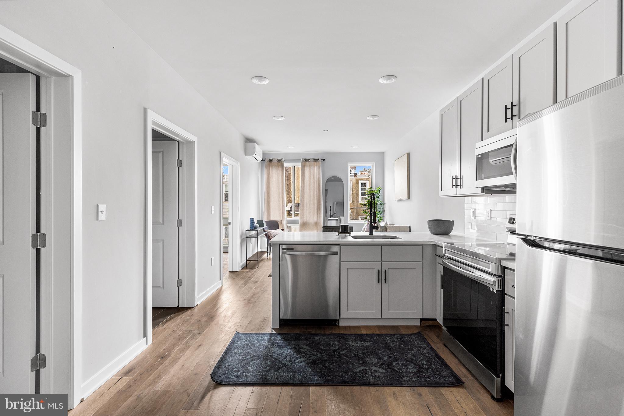 5542 RIDGE AVENUE 44 216