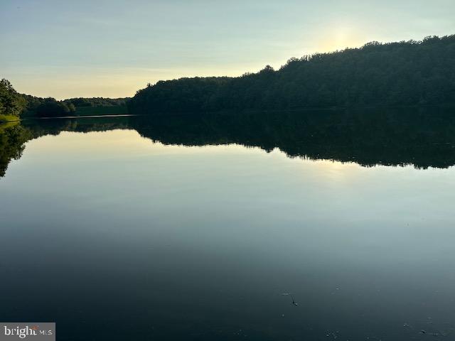MANOR LAKE - Residential