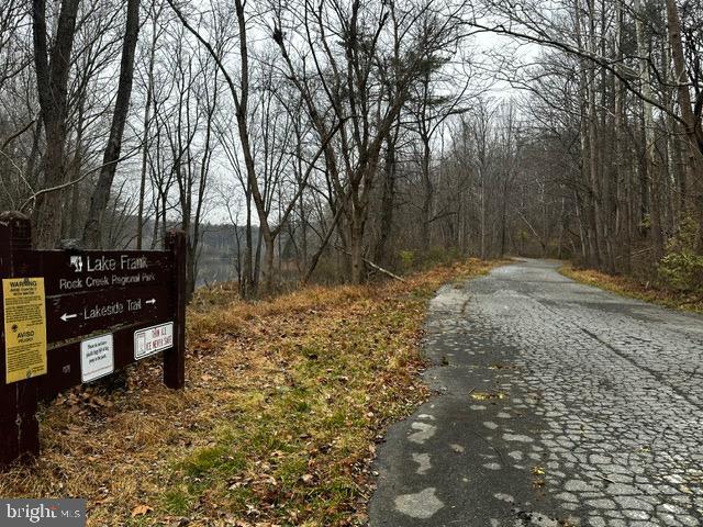 MANOR LAKE - Residential