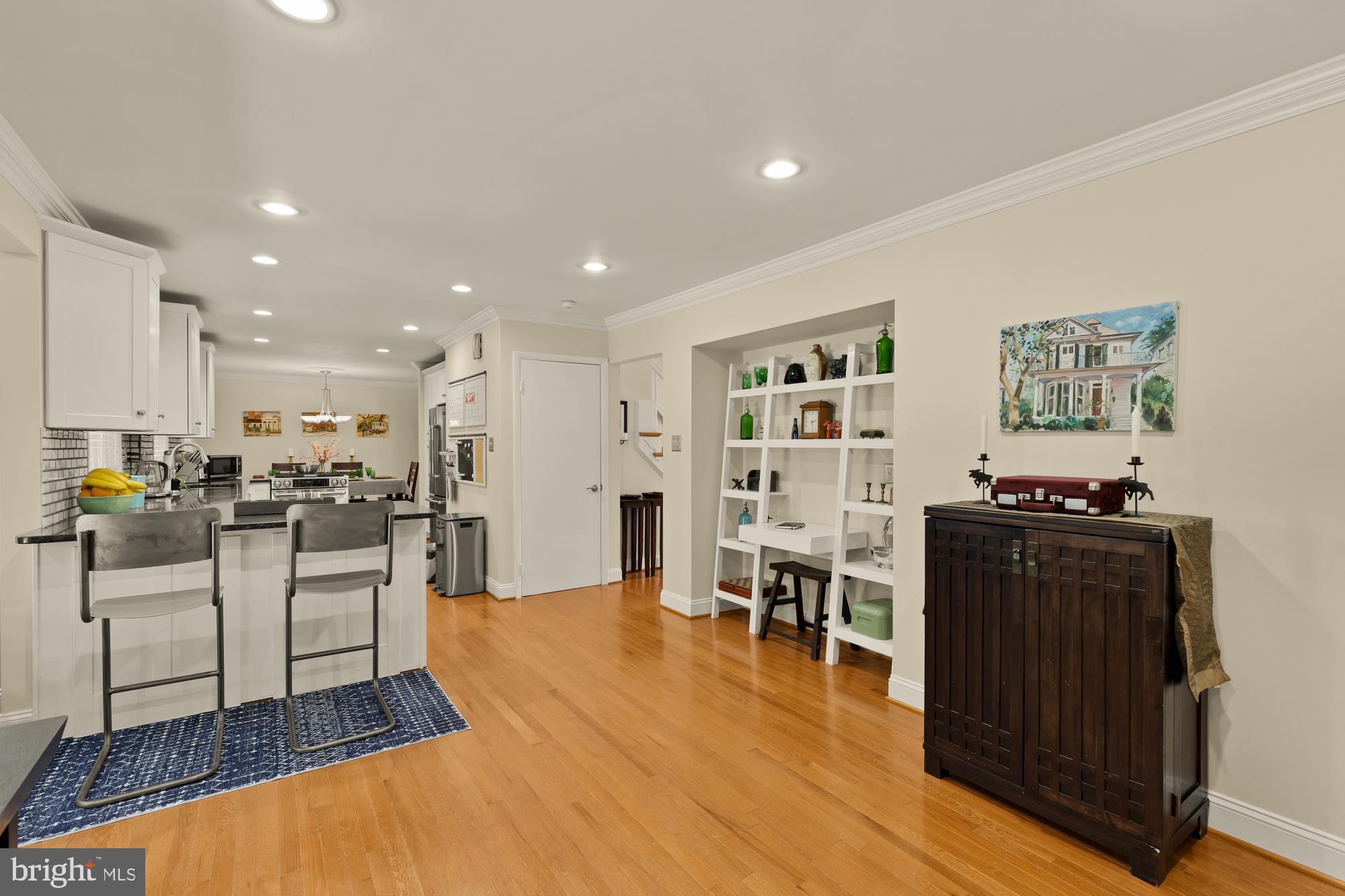 MANOR LAKE - Residential