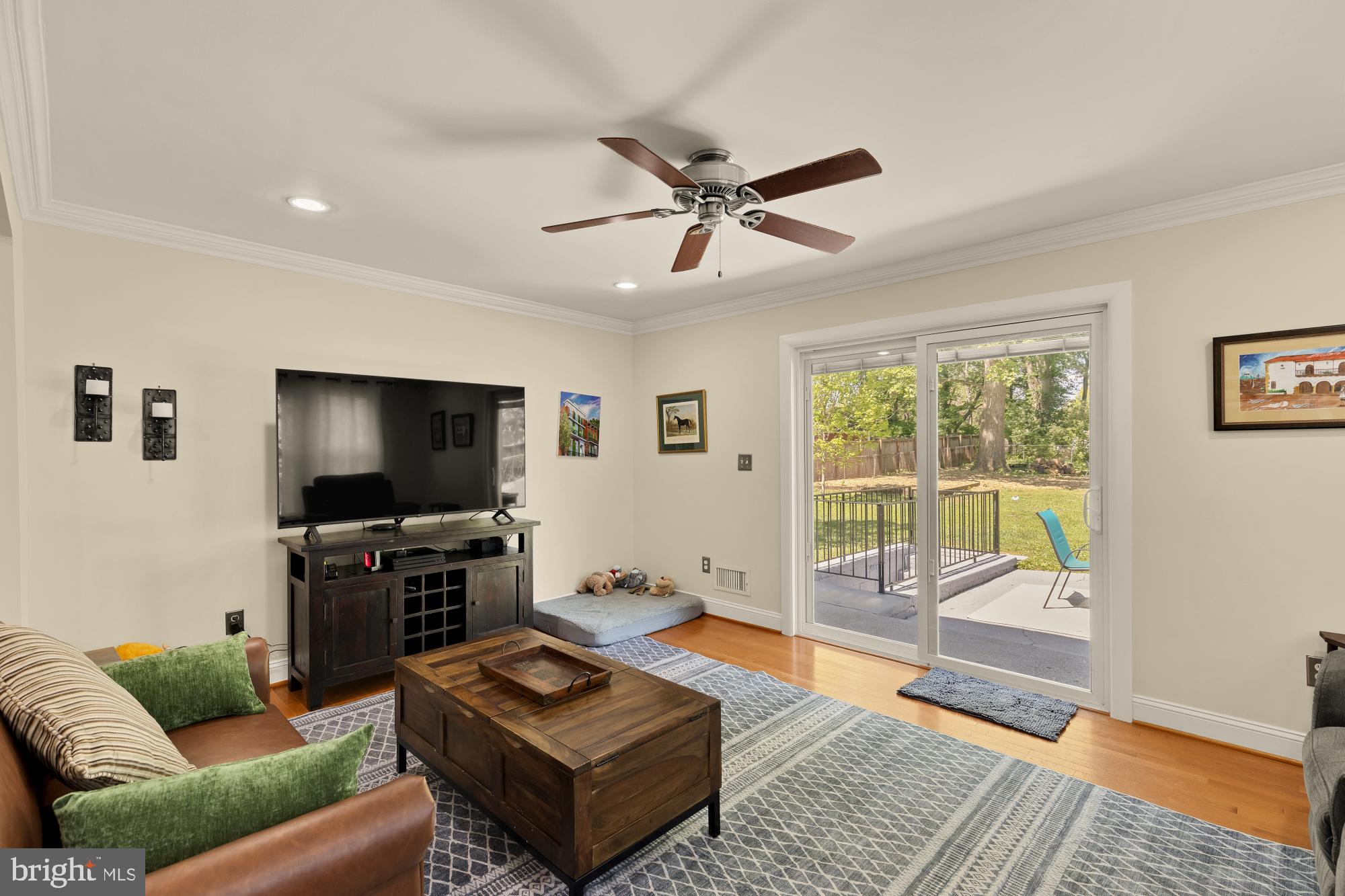 MANOR LAKE - Residential