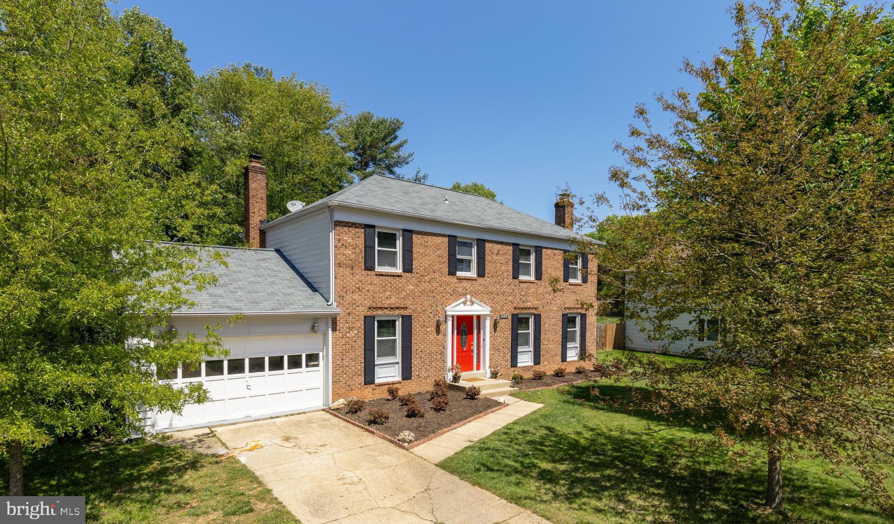 MANOR LAKE - Residential