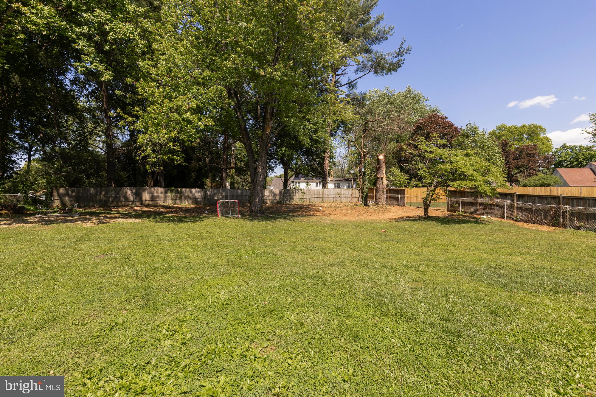 MANOR LAKE - Residential