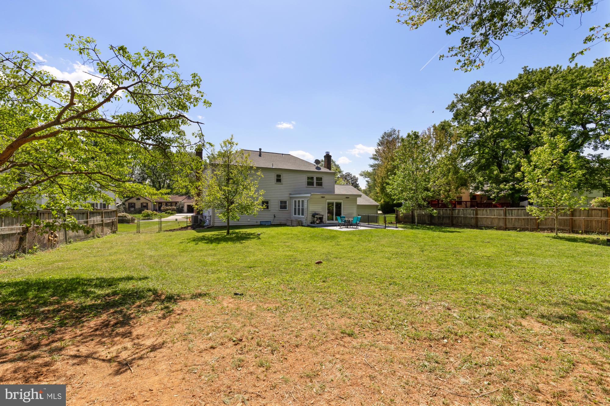 MANOR LAKE - Residential