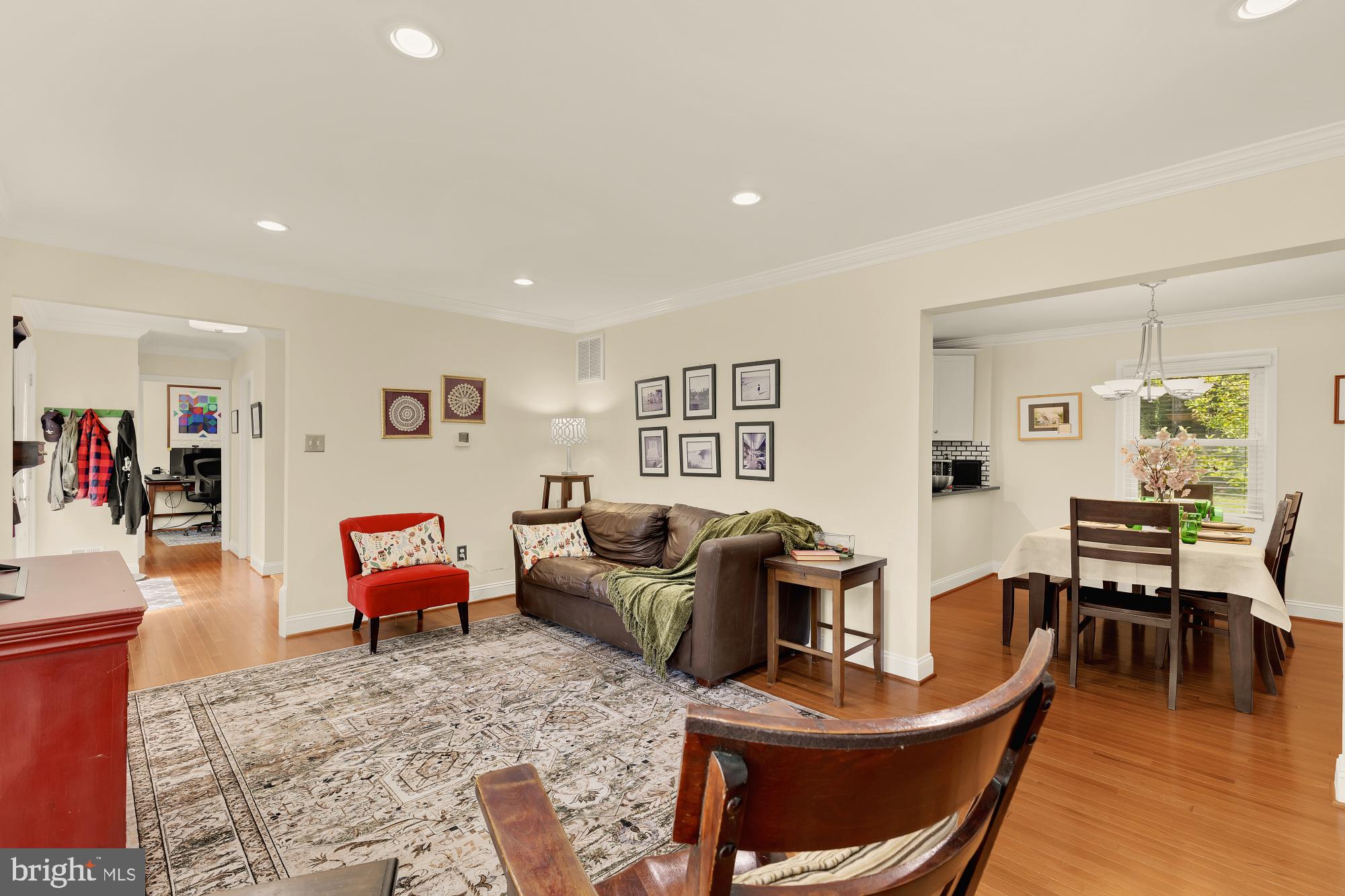 MANOR LAKE - Residential
