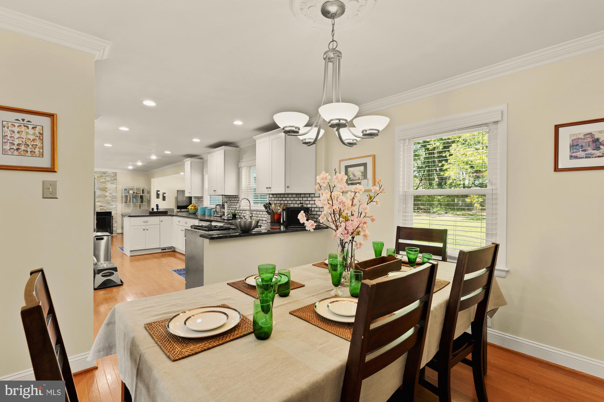 MANOR LAKE - Residential