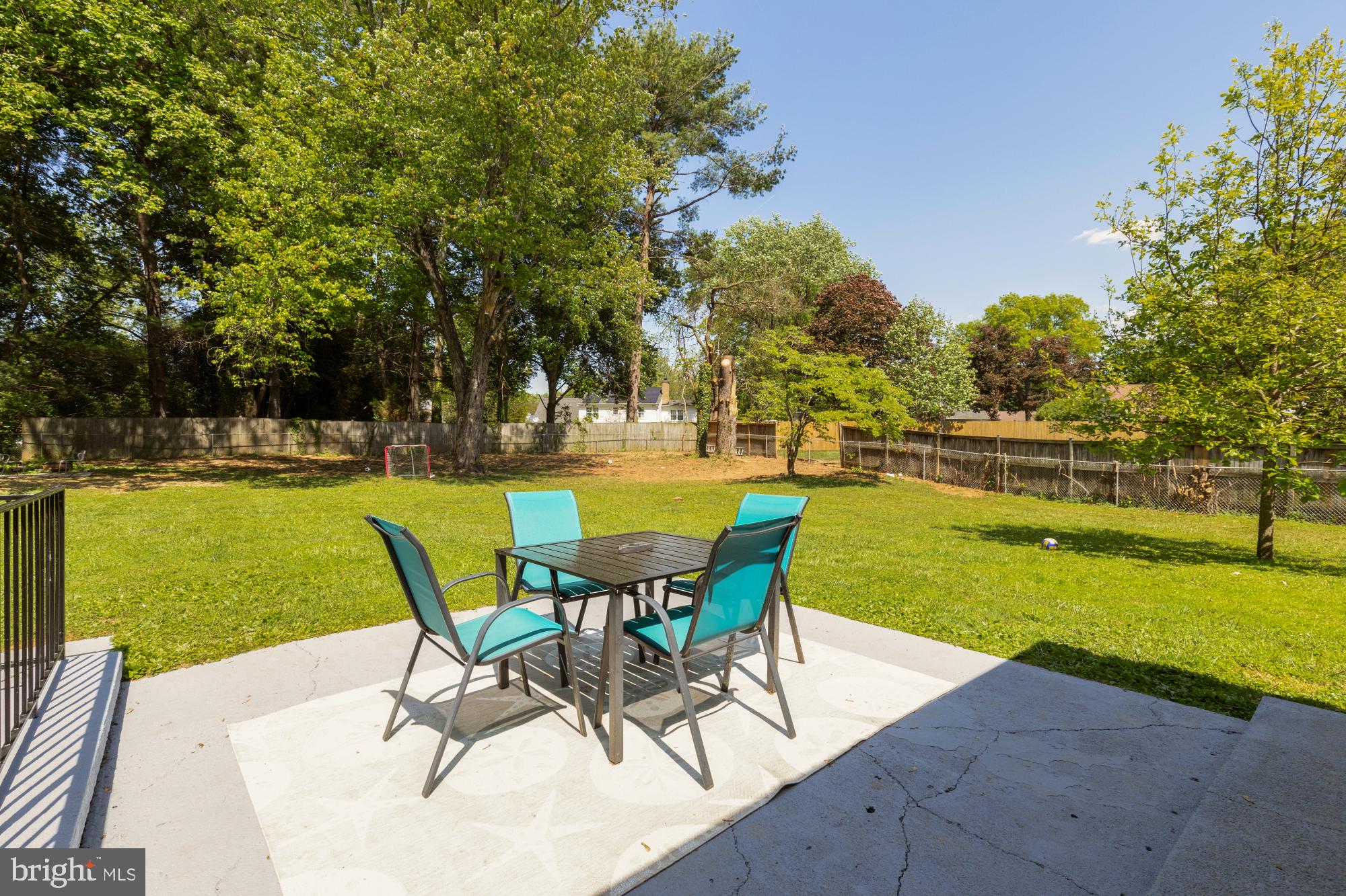 MANOR LAKE - Residential