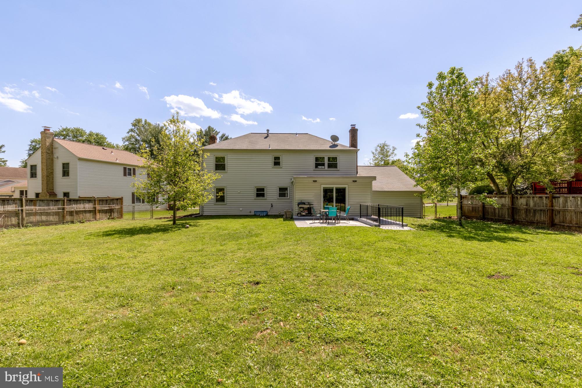 MANOR LAKE - Residential