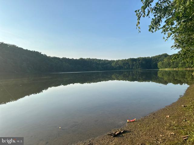 MANOR LAKE - Residential