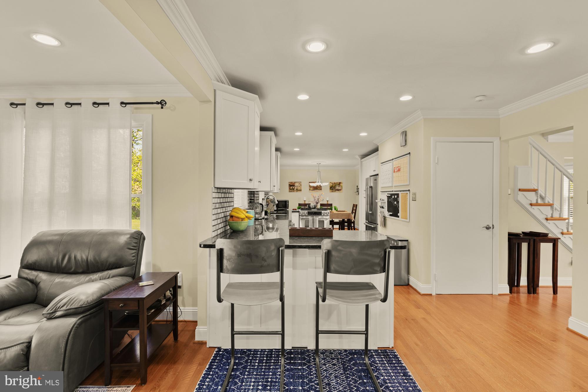 MANOR LAKE - Residential