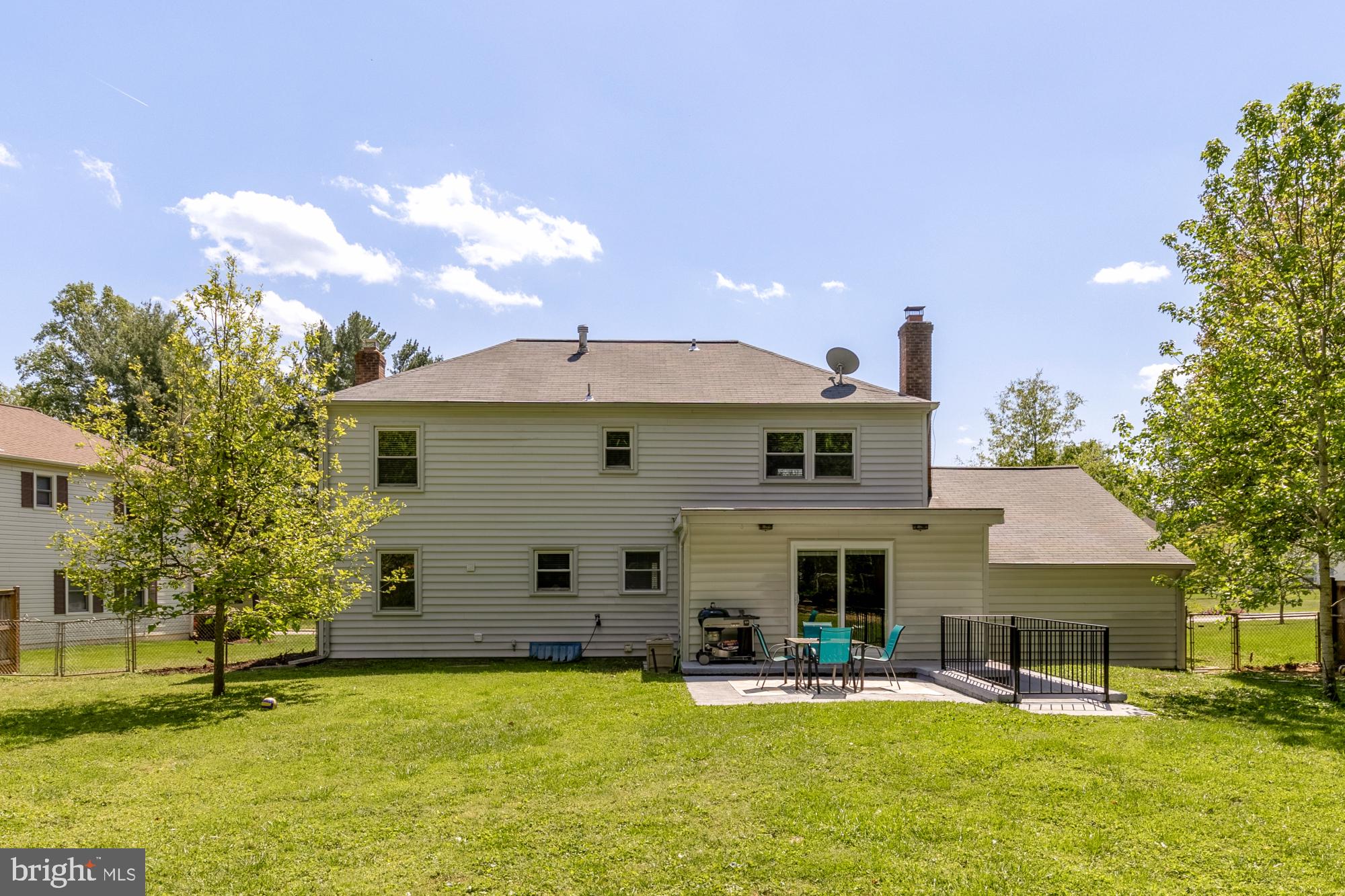 MANOR LAKE - Residential