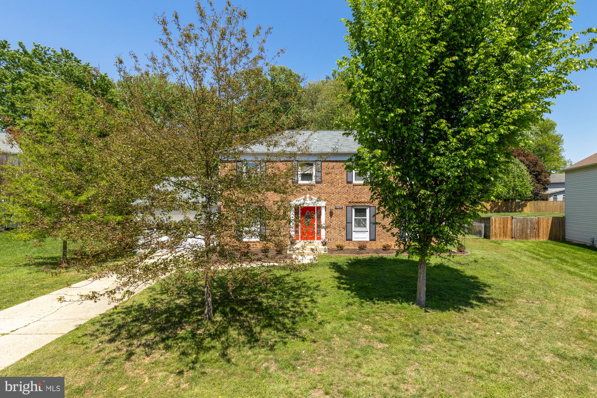 MANOR LAKE - Residential