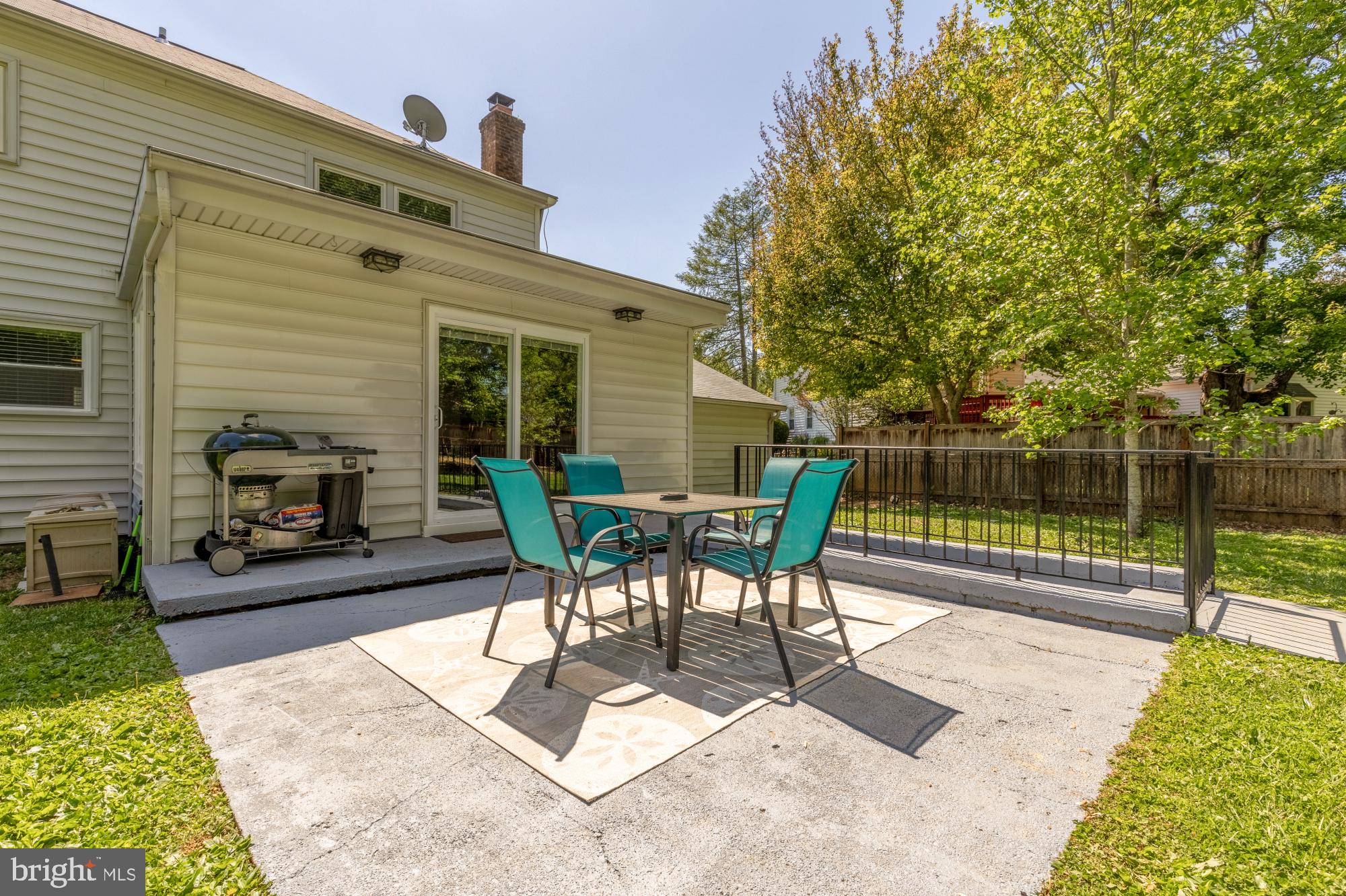 MANOR LAKE - Residential