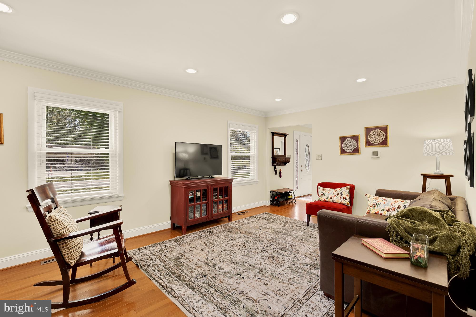 MANOR LAKE - Residential