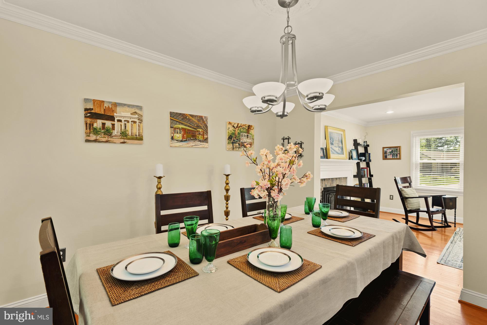 MANOR LAKE - Residential