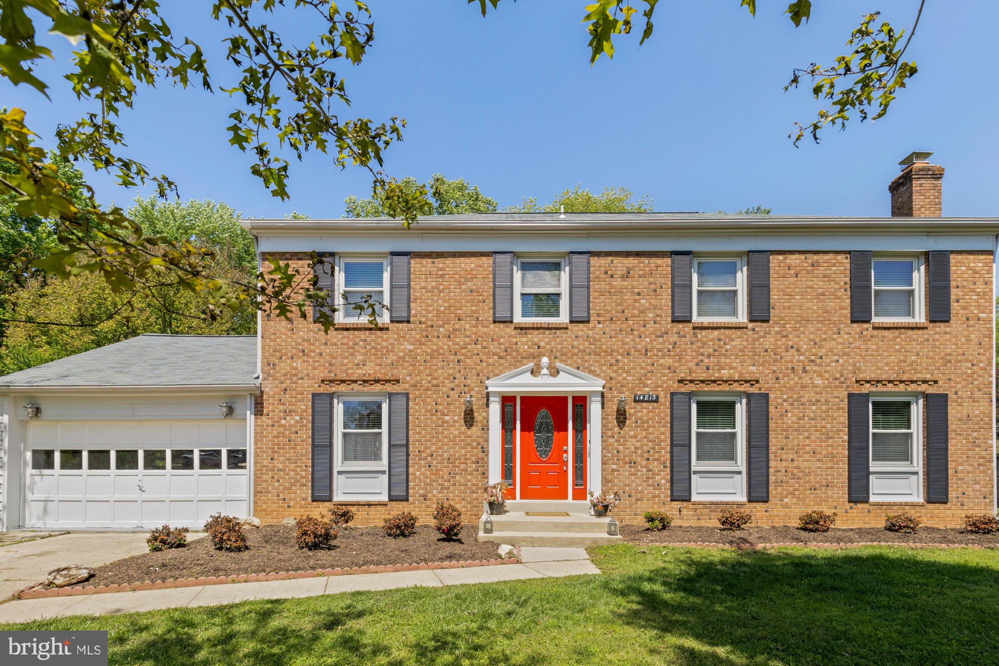 MANOR LAKE - Residential