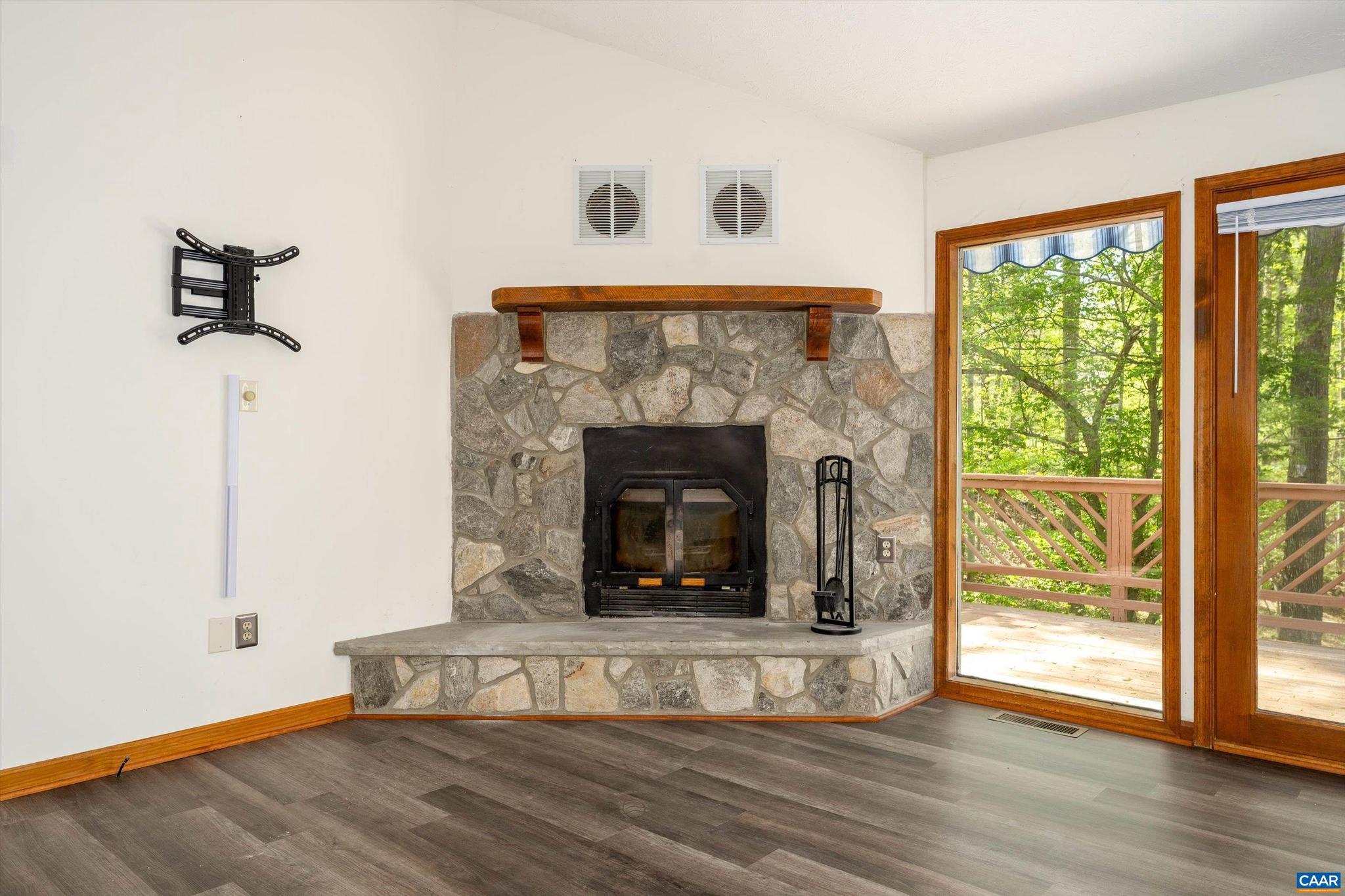 LAKE MONTICELLO - Residential