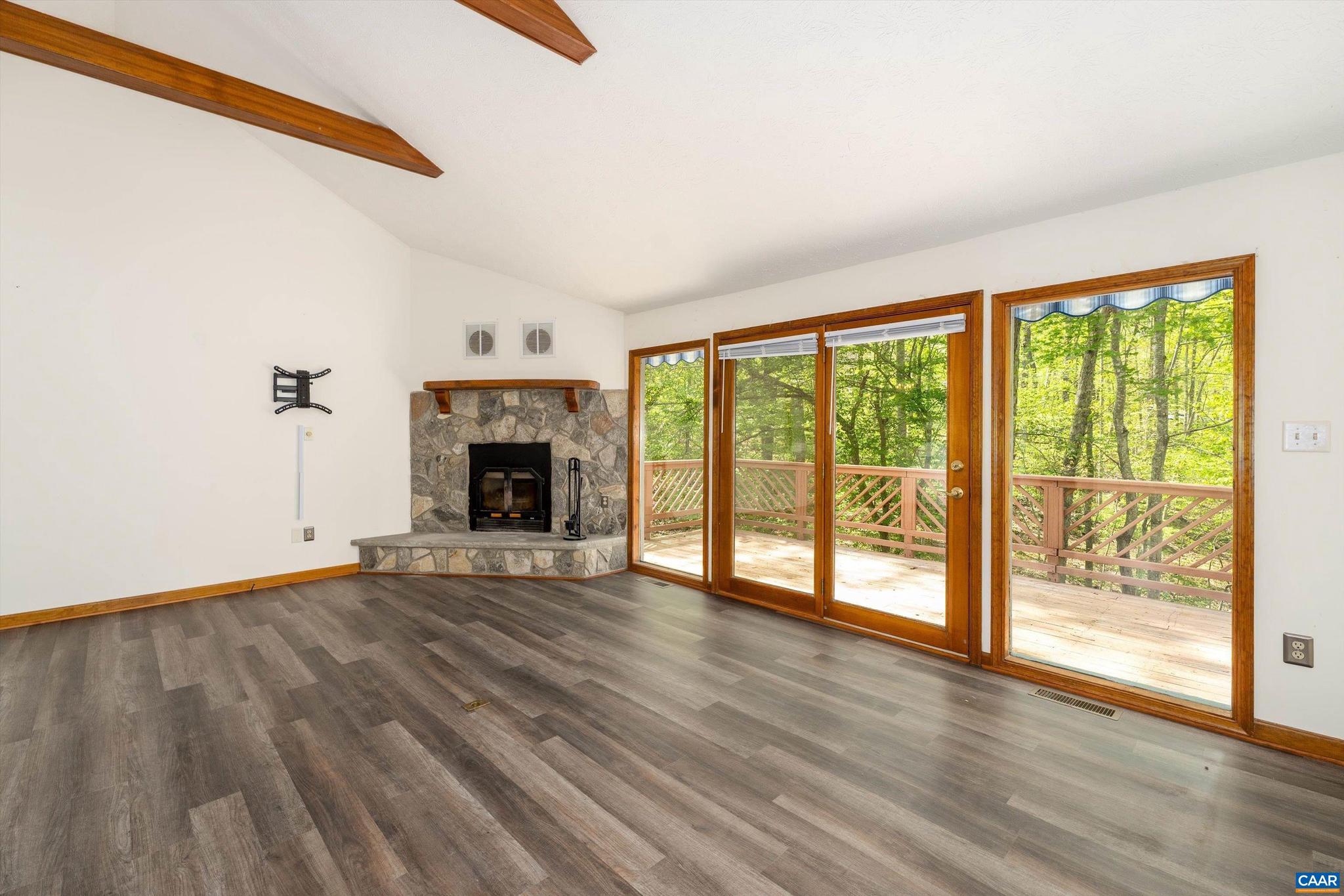 LAKE MONTICELLO - Residential