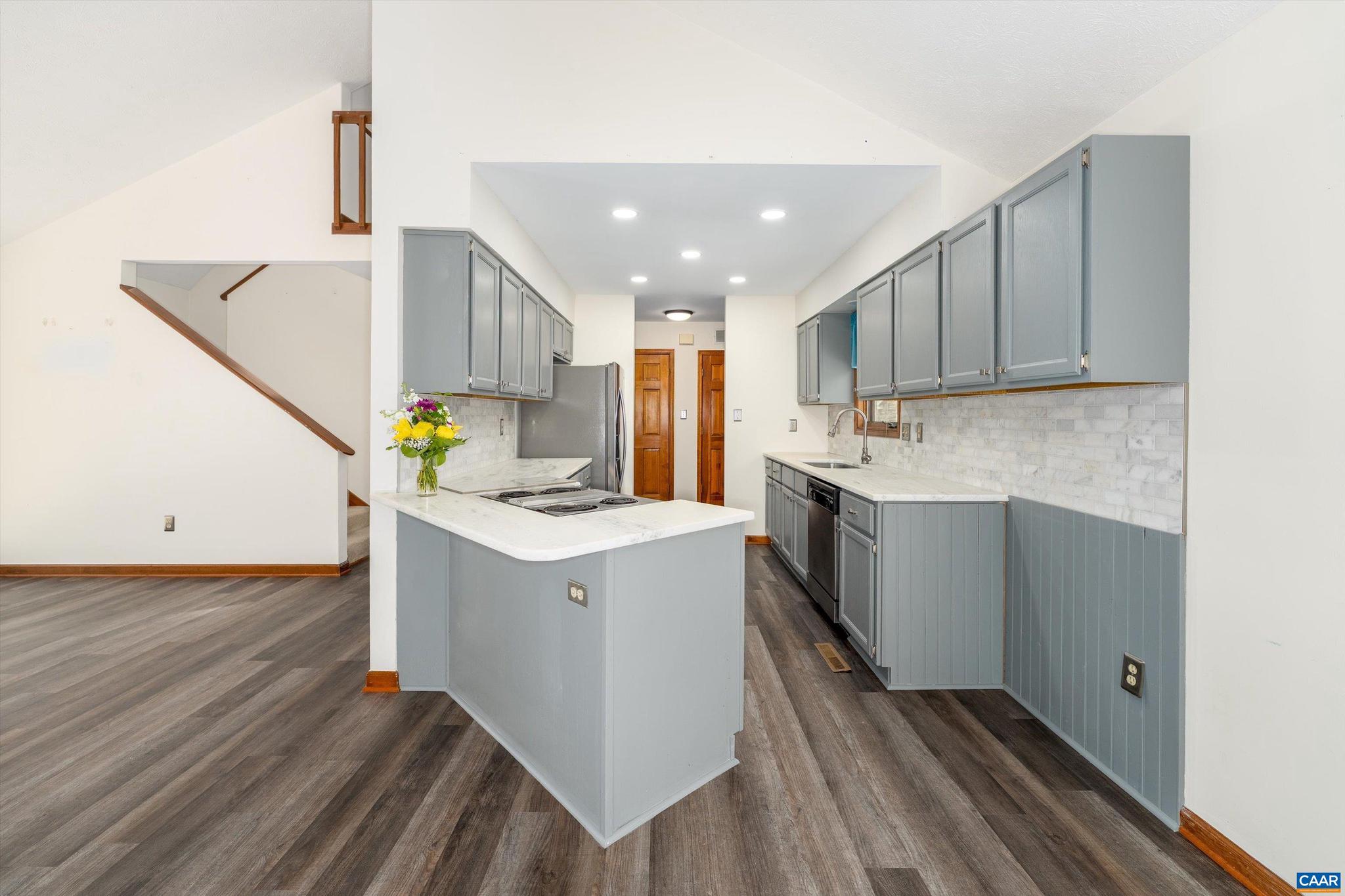 LAKE MONTICELLO - Residential