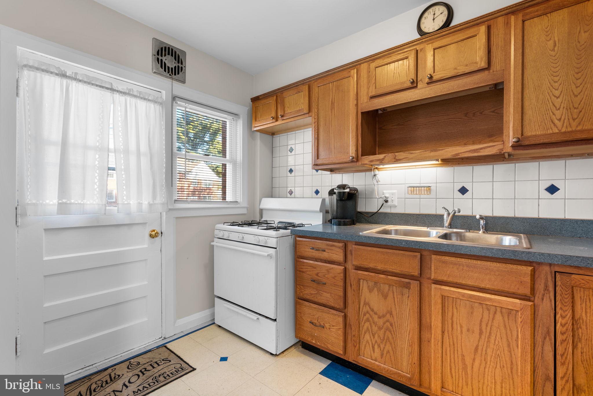 IDLEWOOD - Residential