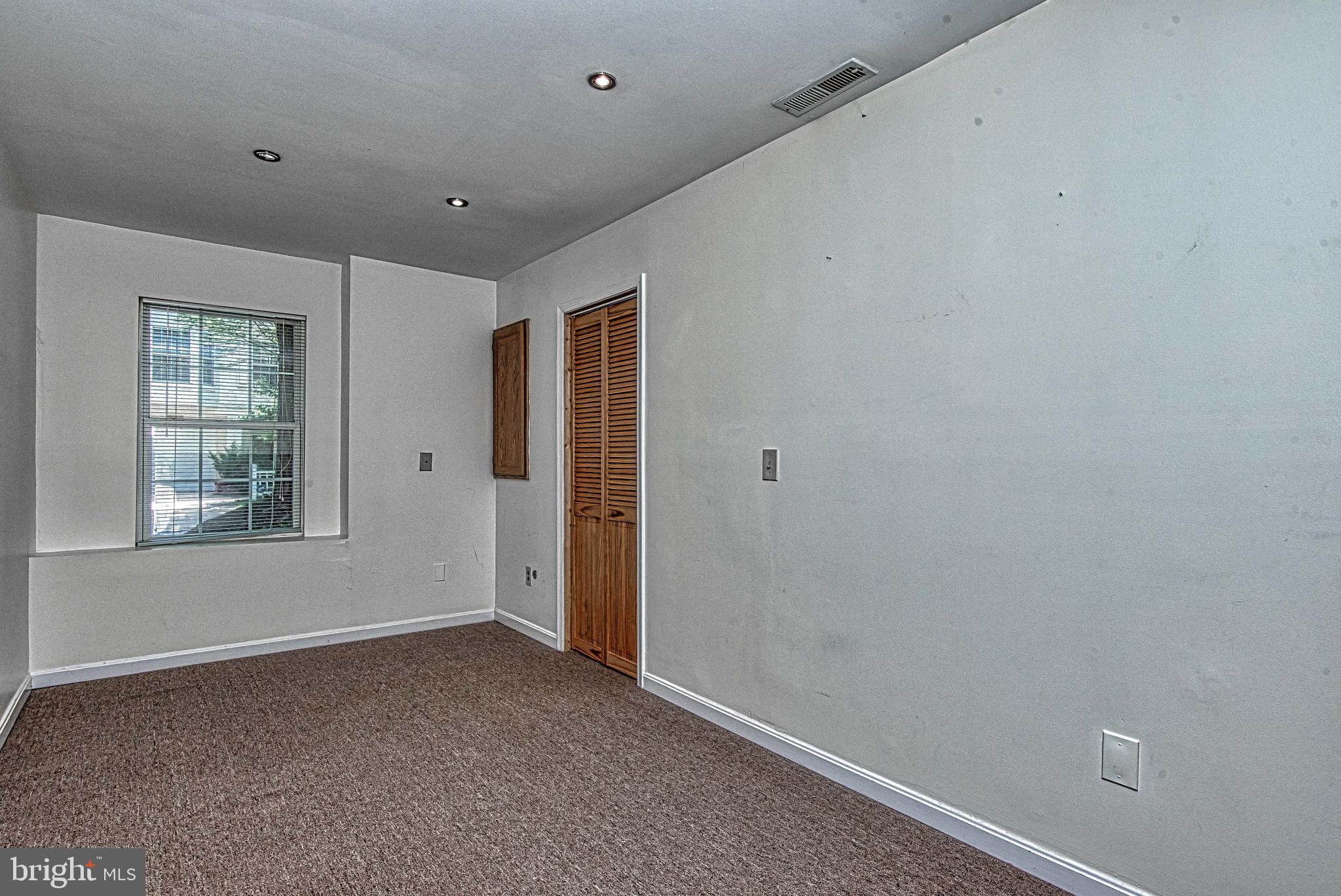 VIRGINIA CENTER - Residential Lease