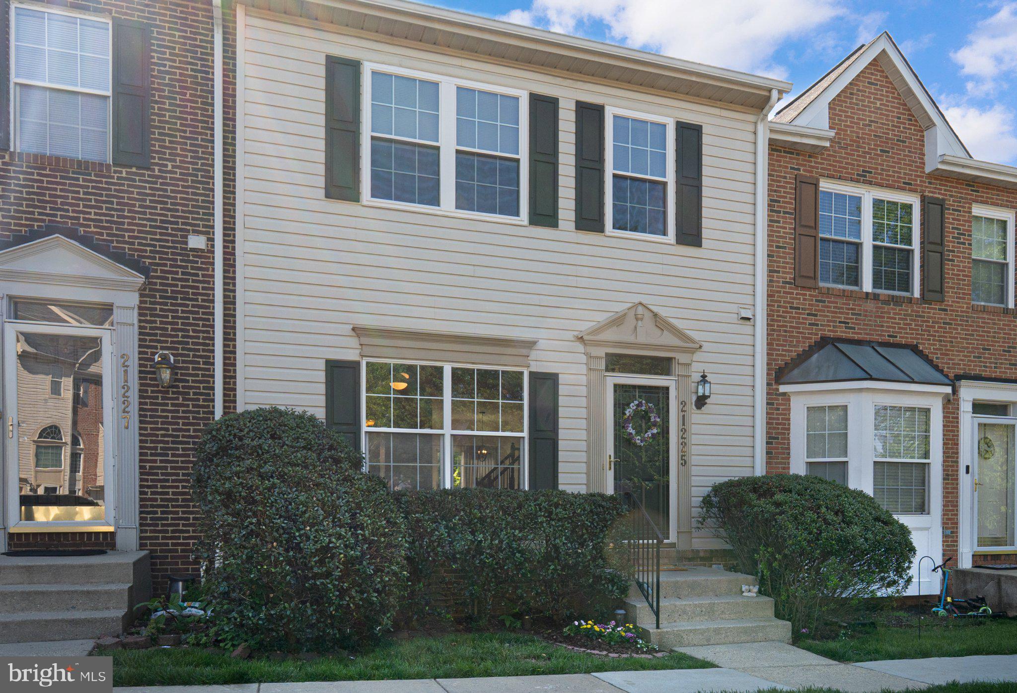 MILESTONE TOWNHOUSES - Residential