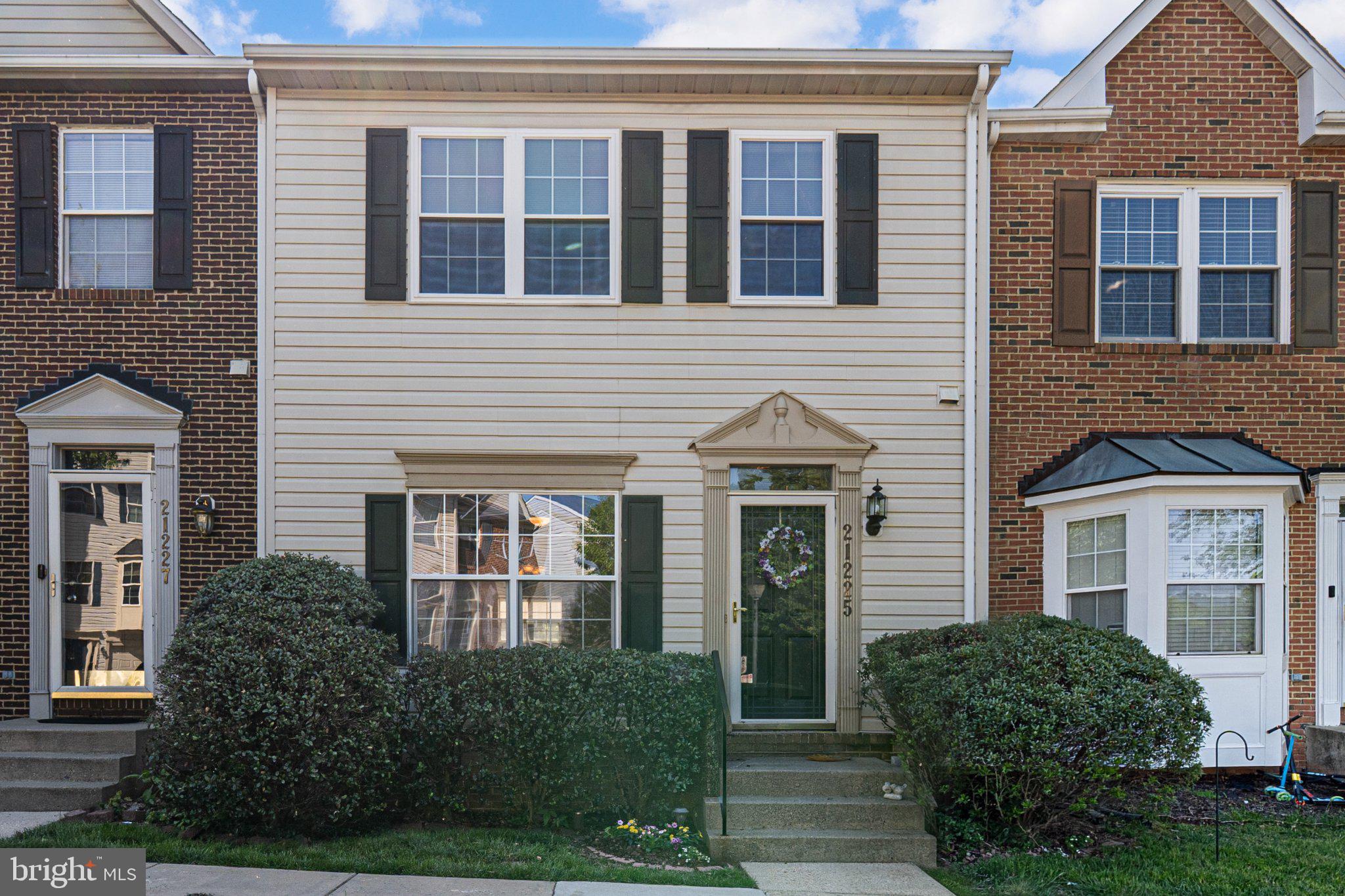 MILESTONE TOWNHOUSES - Residential