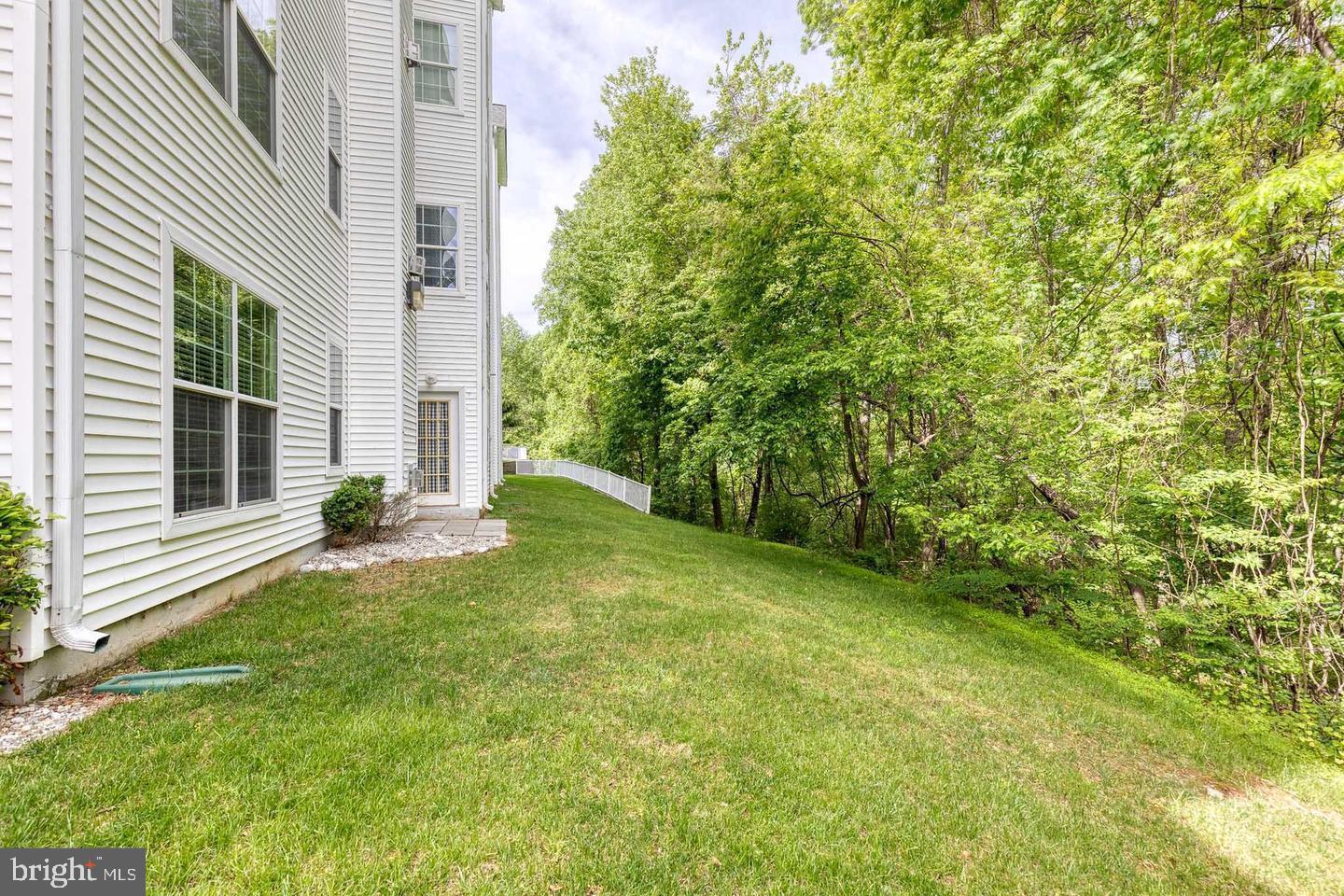 HOLLINGTON AT THE POINTE - Residential Lease