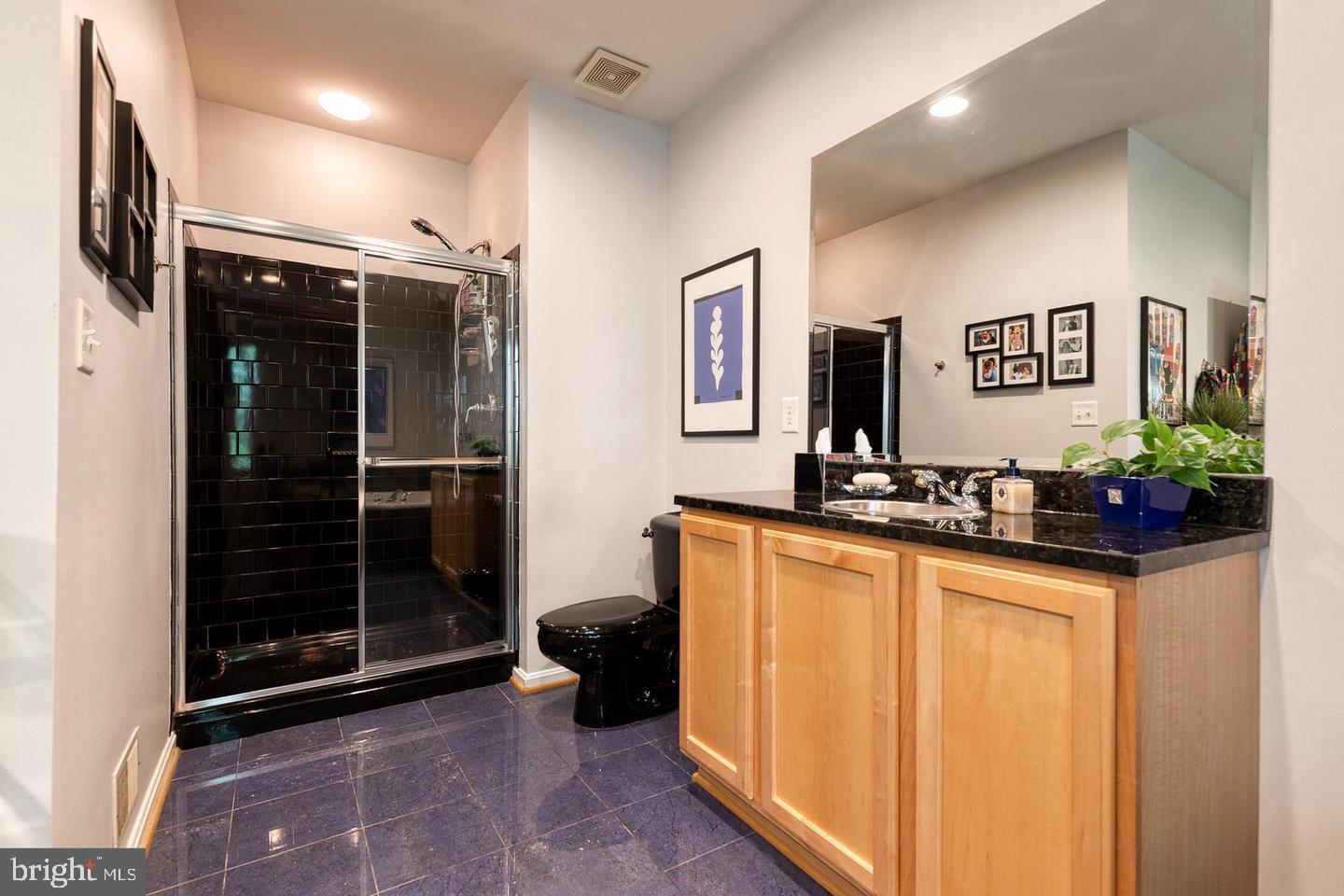 HOLLINGTON AT THE POINTE - Residential Lease