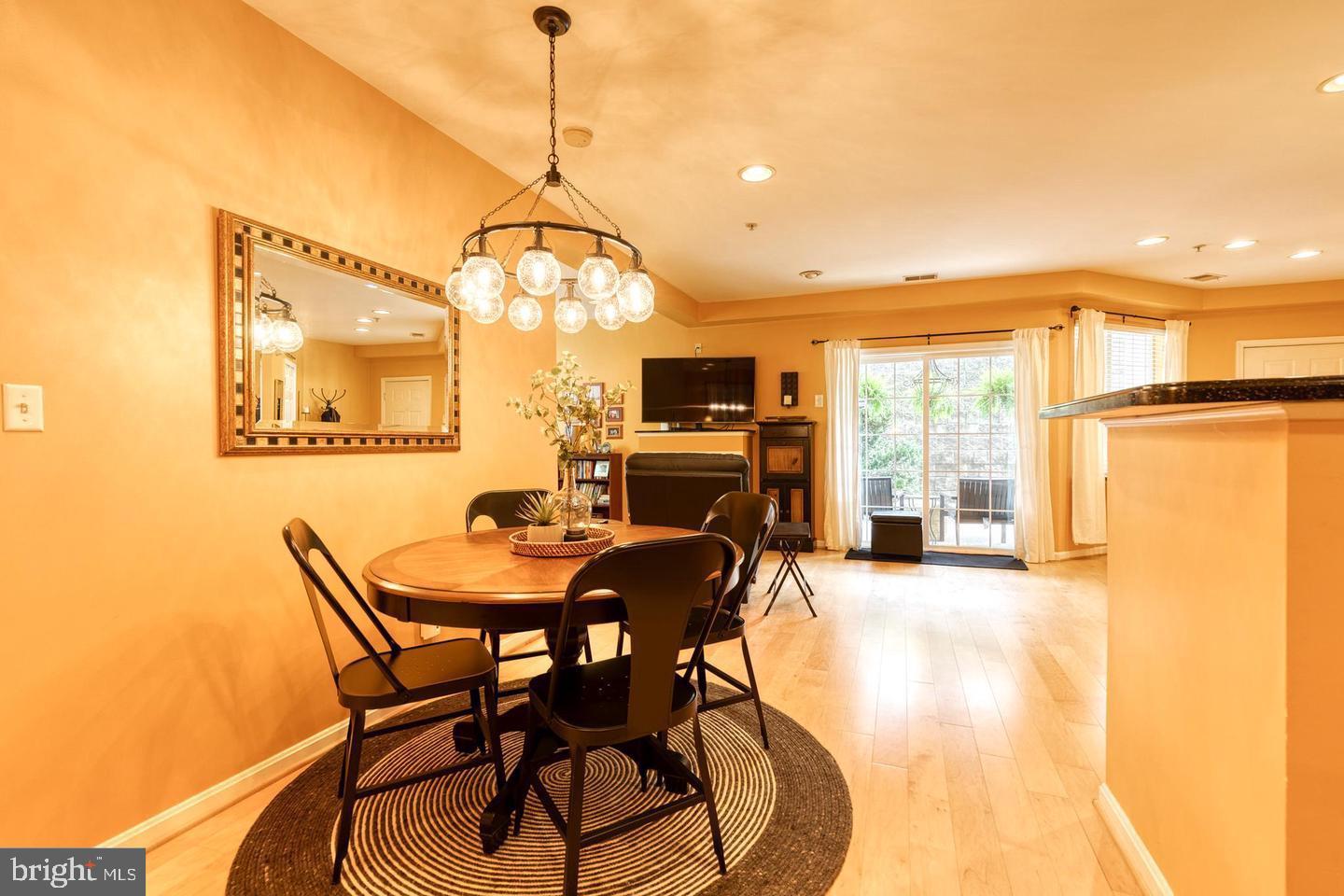 HOLLINGTON AT THE POINTE - Residential Lease