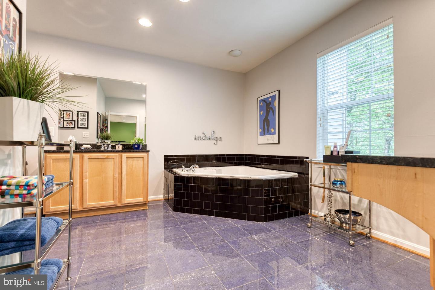 HOLLINGTON AT THE POINTE - Residential Lease