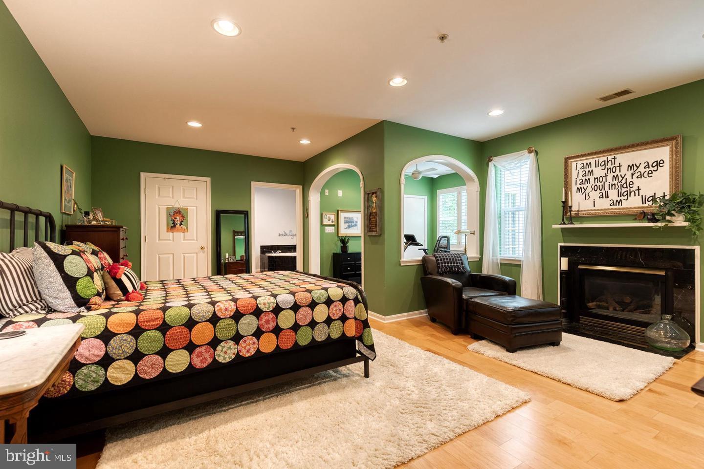 HOLLINGTON AT THE POINTE - Residential Lease