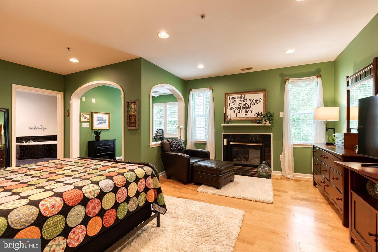 HOLLINGTON AT THE POINTE - Residential Lease