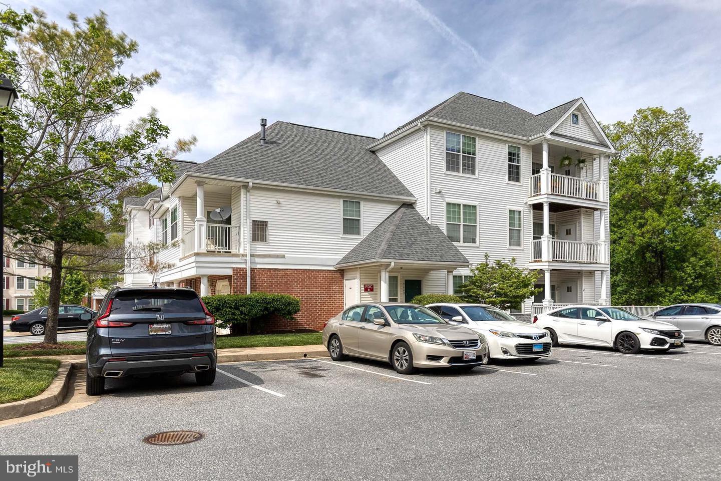HOLLINGTON AT THE POINTE - Residential Lease
