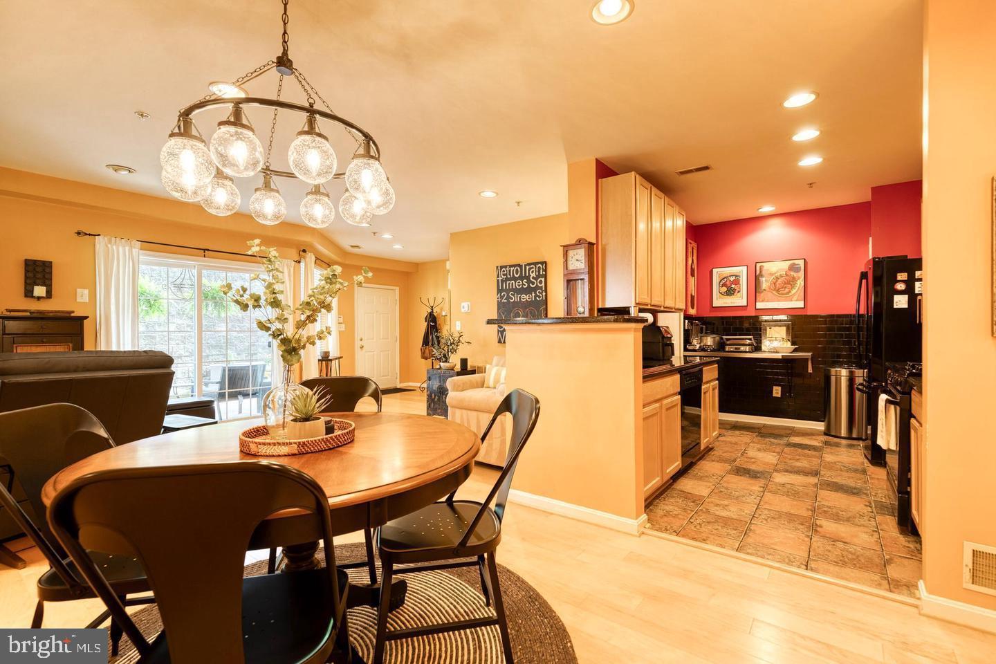 HOLLINGTON AT THE POINTE - Residential Lease