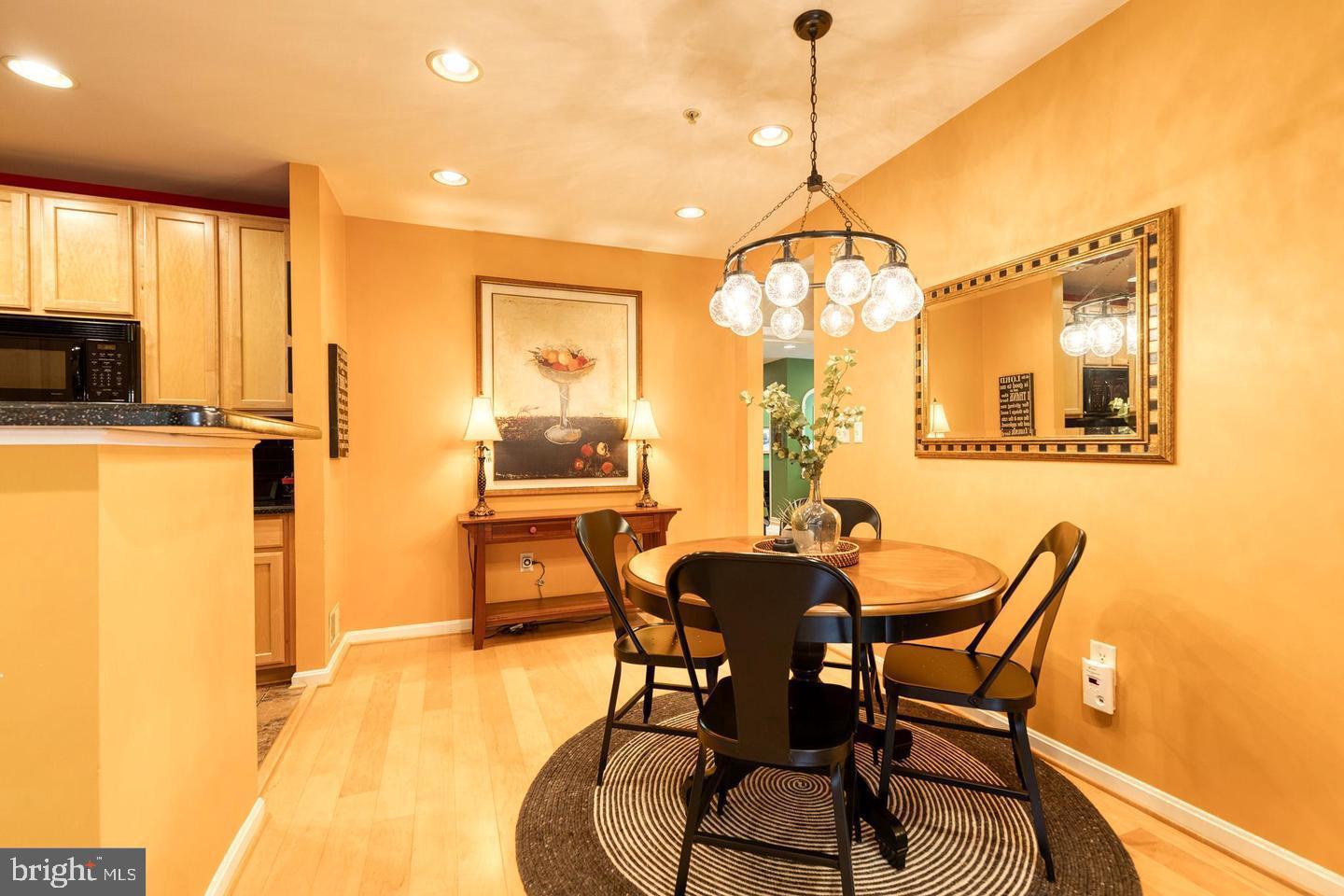 HOLLINGTON AT THE POINTE - Residential Lease