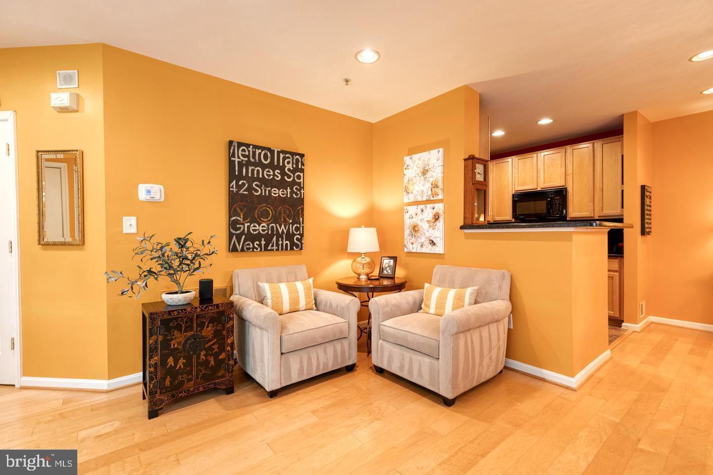 HOLLINGTON AT THE POINTE - Residential Lease