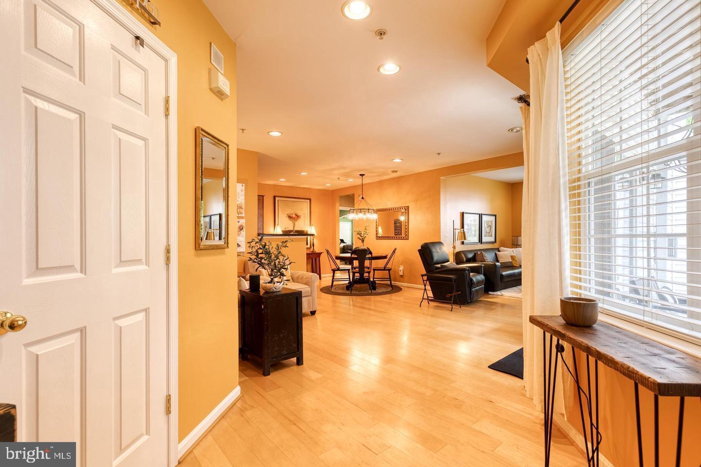 HOLLINGTON AT THE POINTE - Residential Lease