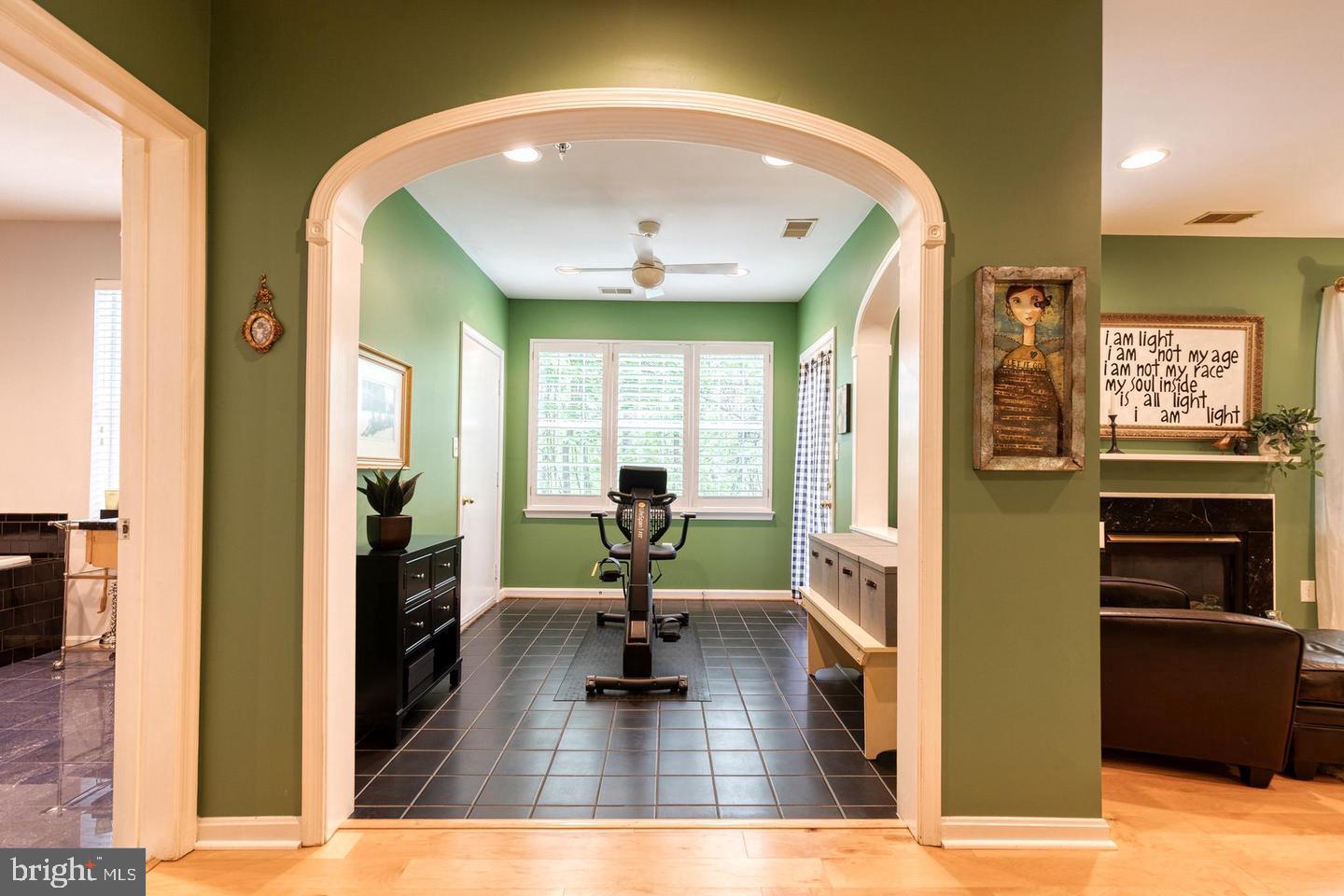 HOLLINGTON AT THE POINTE - Residential Lease