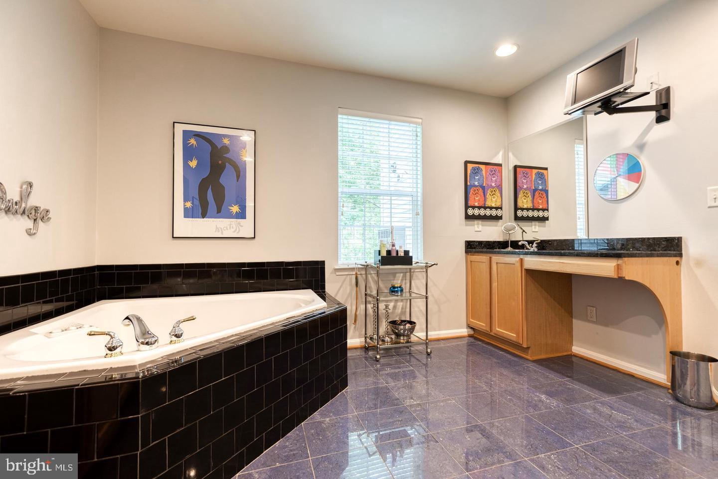 HOLLINGTON AT THE POINTE - Residential Lease