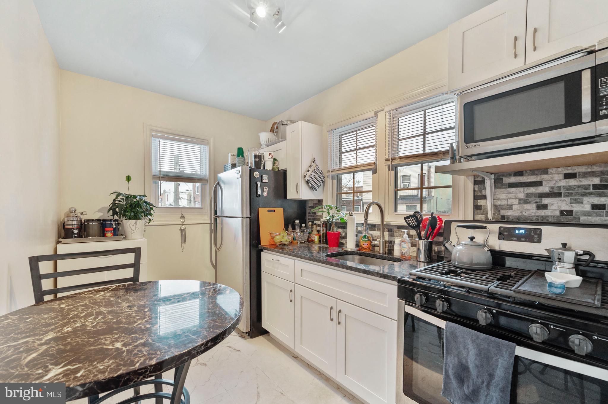 PASSYUNK SQUARE - Residential Income